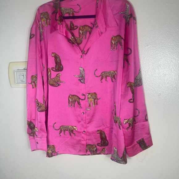 Black and gold cheetah animal print button down long sleeve blouse 1XL - Picture 3 of 5